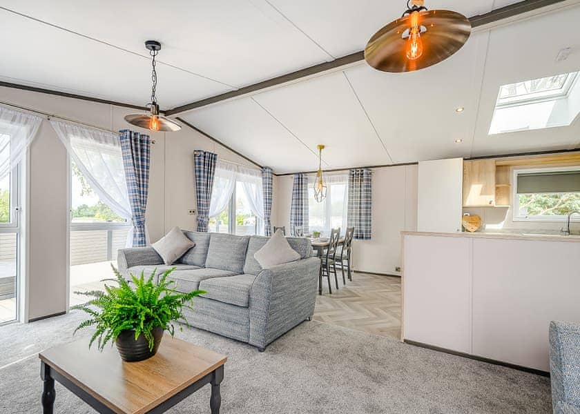 Lakeview Executive Pet - Green Meadows Country Park, Blackford