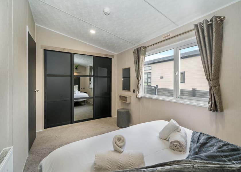 Athena Couples VIP Pet - Green Meadows Country Park, Blackford
