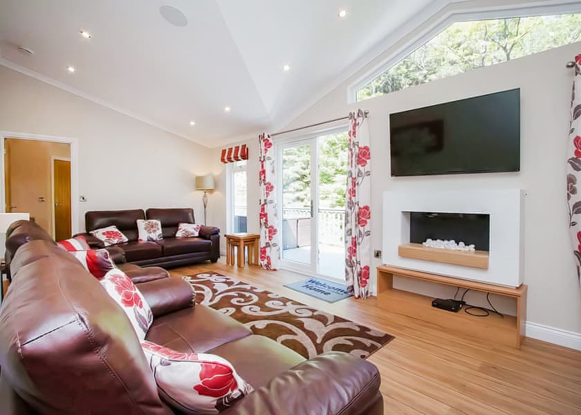 Luxury Lodge 5 Bed Hot Tub - Drimsynie Holiday Village, Lochgoilhead, on the Drimsynie Estate, Argyll