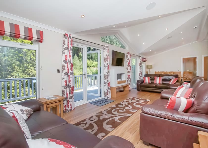 Luxury Lodge 5 Bed Hot Tub - Drimsynie Holiday Village, Lochgoilhead, on the Drimsynie Estate, Argyll