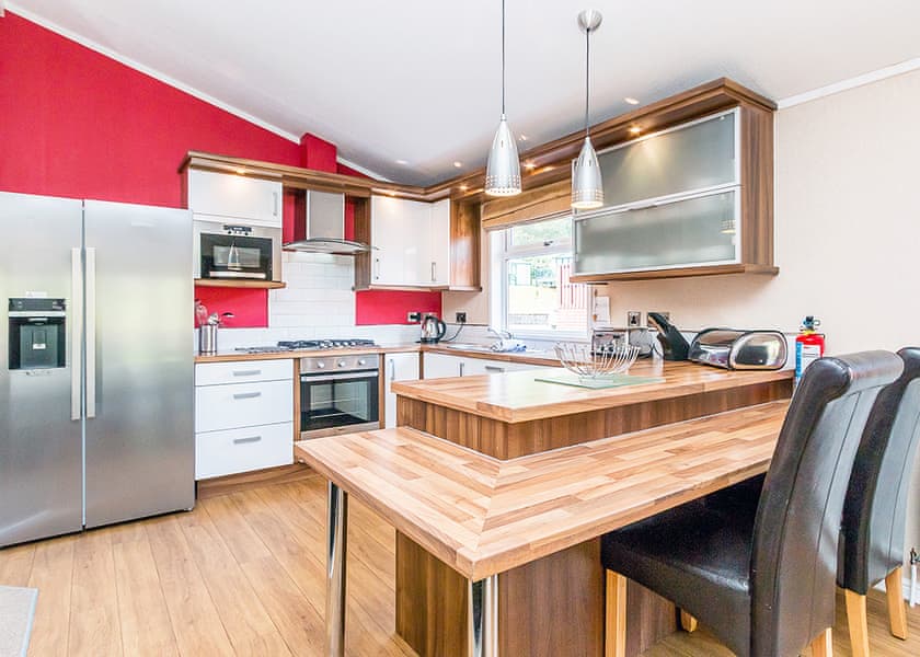 Luxury 4 bed Hot Tub Lodge (Pet) - Drimsynie Holiday Village, Lochgoilhead, on the Drimsynie Estate, Argyll