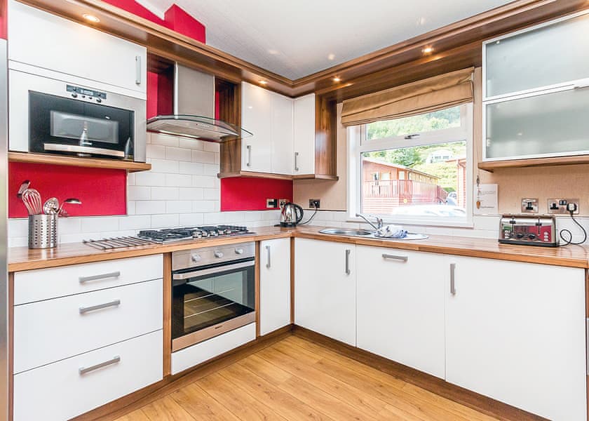 Luxury 4 bed Hot Tub Lodge (Pet) - Drimsynie Holiday Village, Lochgoilhead, on the Drimsynie Estate, Argyll