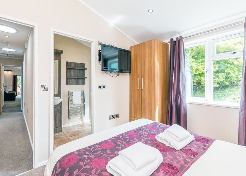 Luxury 4 bed Hot Tub Lodge (Pet) - Drimsynie Holiday Village, Lochgoilhead, on the Drimsynie Estate, Argyll