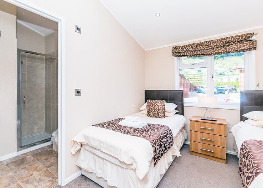 Luxury 4 bed Hot Tub Lodge (Pet) - Drimsynie Holiday Village, Lochgoilhead, on the Drimsynie Estate, Argyll