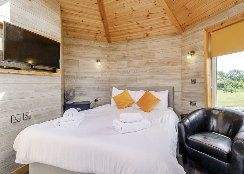 Starlight Wren - Green Meadows Park, Fitling, Nr Hornsea