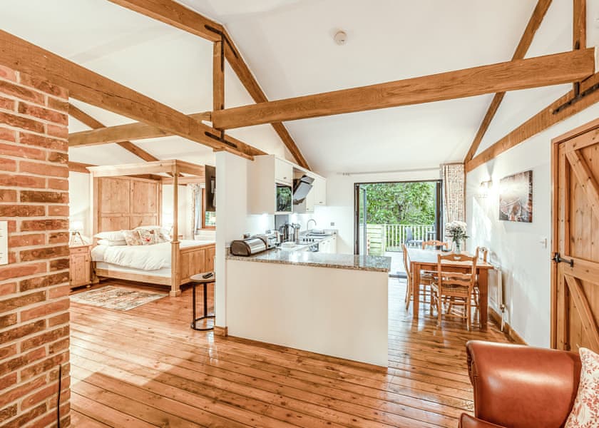 Poachers Lodge - Griffon Forest, Flaxton, York