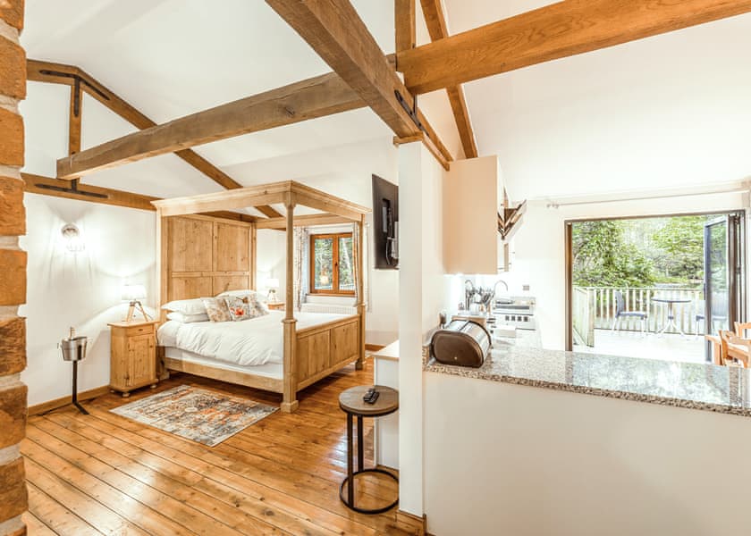 Poachers Lodge - Griffon Forest, Flaxton, York