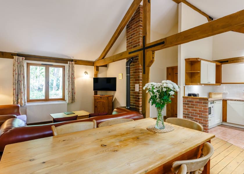 Woodmans Lodge (Pet Friendly) - Griffon Forest, Flaxton, York