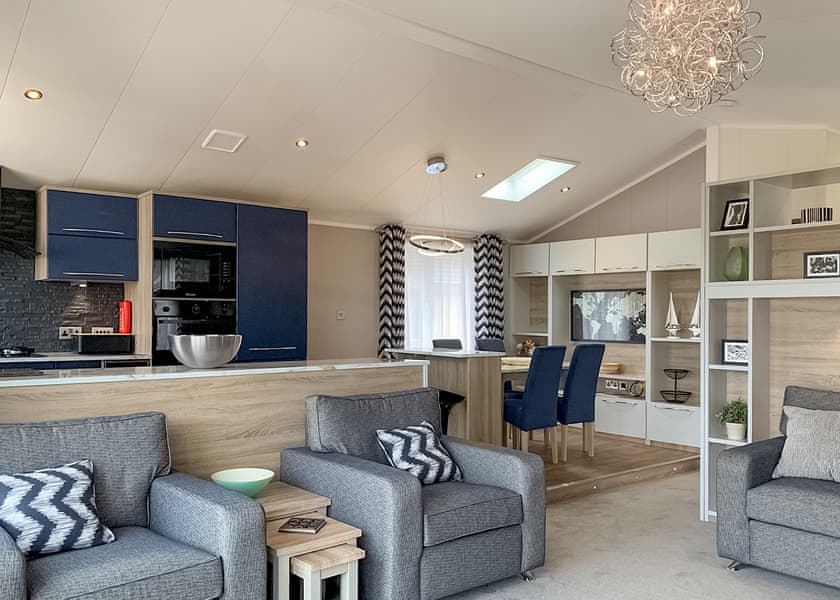 Laburnum Lodge - Gwalia Falls, Tresaith Beach, Cardigan, Ceredigion