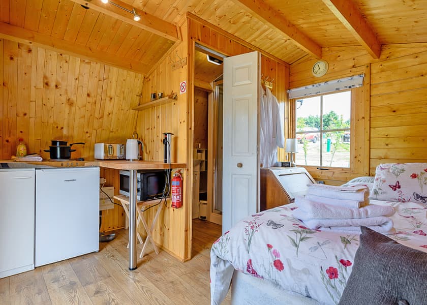 Lakeside Pod Plus | Haywood Oaks Golf and Country Club, Oxton