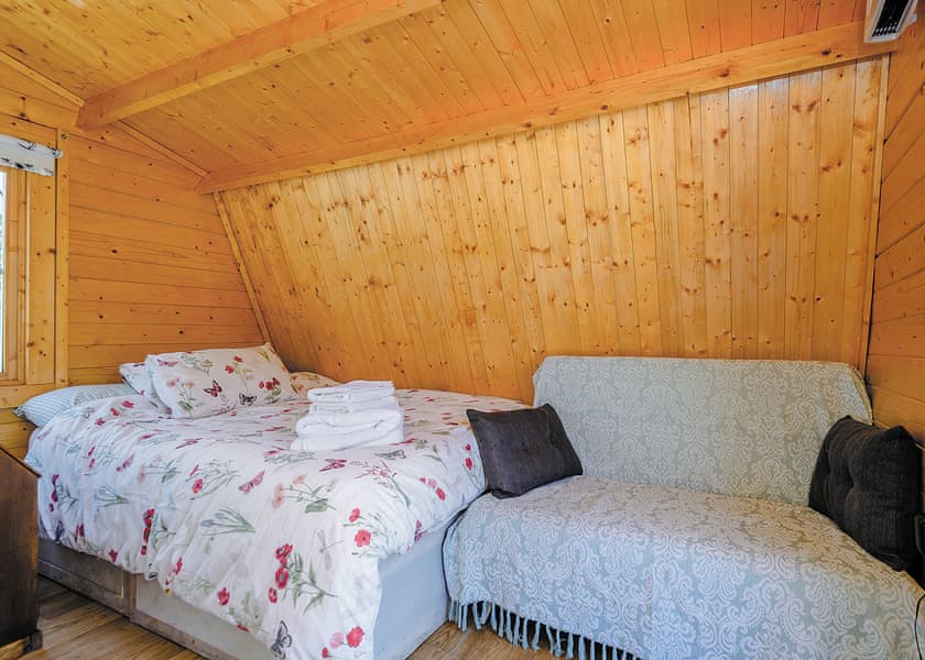 Lakeside Pod Plus | Haywood Oaks Golf and Country Club, Oxton