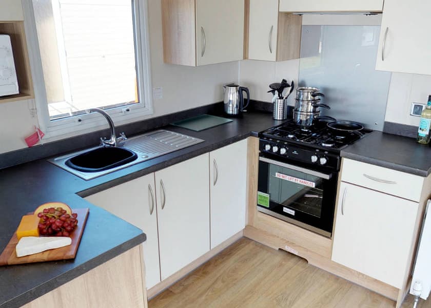 Gold  2 Caravan (Pet Friendly) - Hart’s, Leysdown, Isle of Sheppey