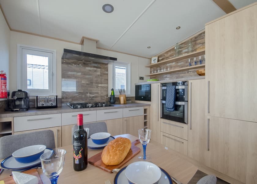 Platinum 3 Caravan with Decking - Hart’s, Leysdown, Isle of Sheppey