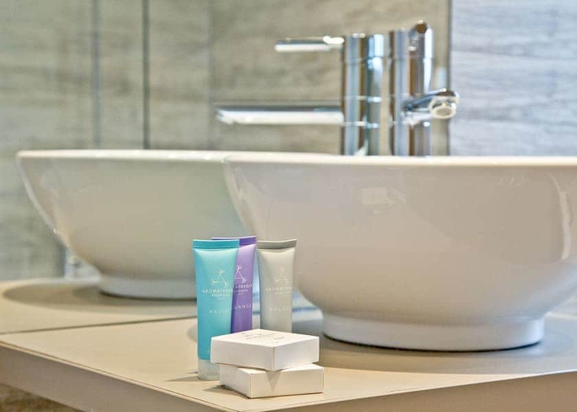 Bathroom amenities | Coleridge Premier - Hawkchurch Resort and Spa, Axminster