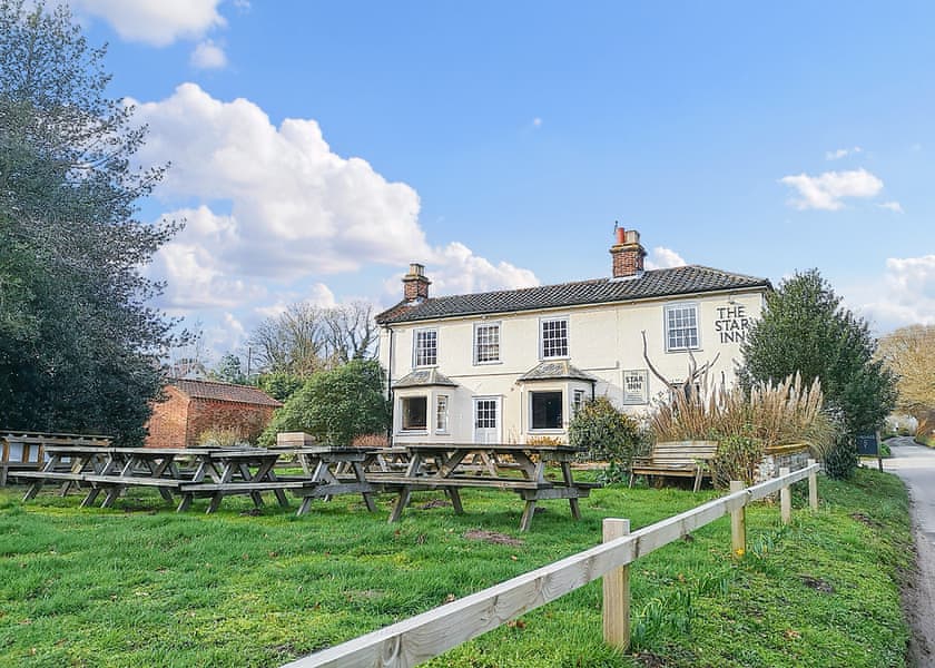 Pub 5 minute walk from the park | Heathside Lodges, Wenhaston, Halesworth