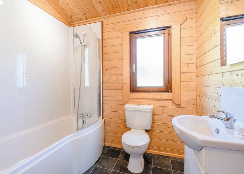 Waveney Lodge - Heathside Lodges, Wenhaston, Halesworth