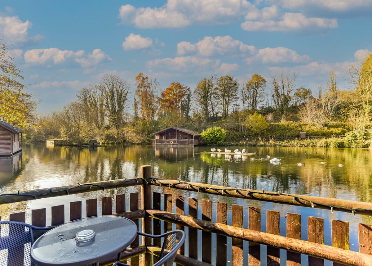 Herons Lake Retreat - Lodge in North Wales