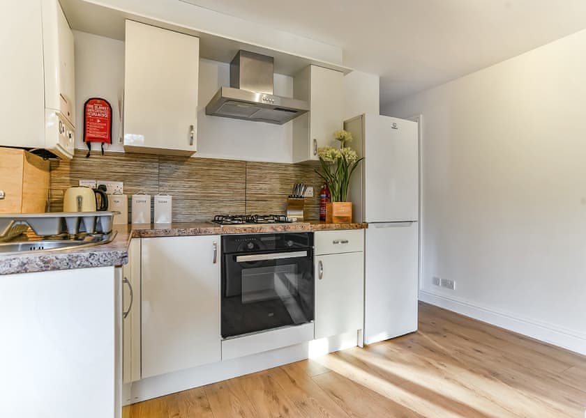 Woodpecker Lakeside Lodge - Herons Lake Retreat, Caerwys, Flintshire