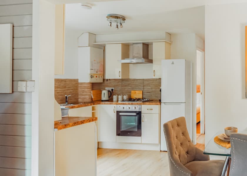 Woodpecker Lakeside Lodge - Herons Lake Retreat, Caerwys, Flintshire