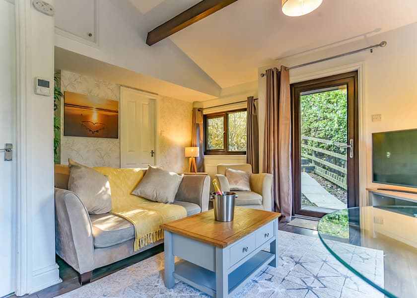 Kingfisher Lakeside Lodge - Herons Lake Retreat, Caerwys, Flintshire