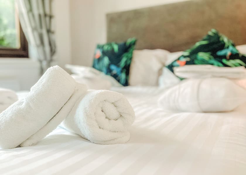 Kingfisher Lakeside Lodge - Herons Lake Retreat, Caerwys, Flintshire