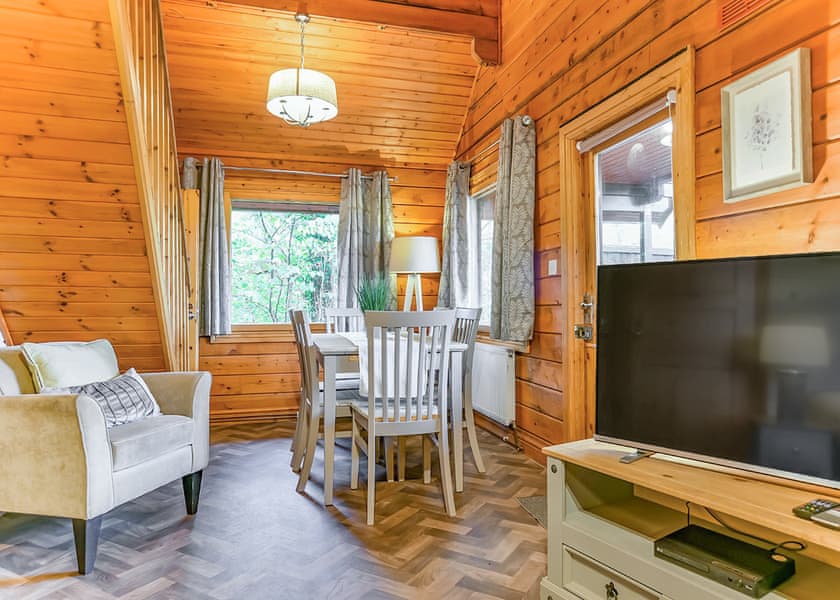 Eagle Lodge - Herons Lake Retreat, Caerwys, Flintshire