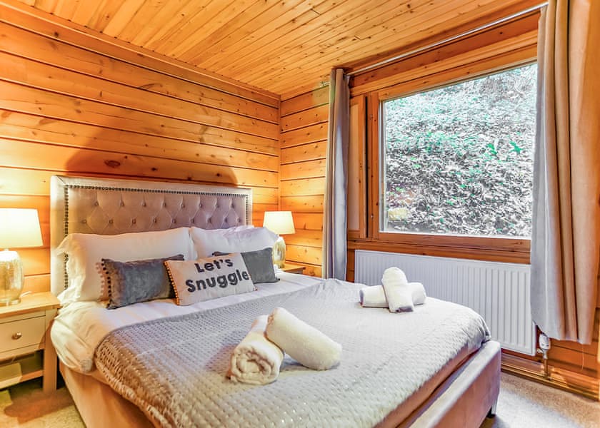 Eagle Lodge - Herons Lake Retreat, Caerwys, Flintshire