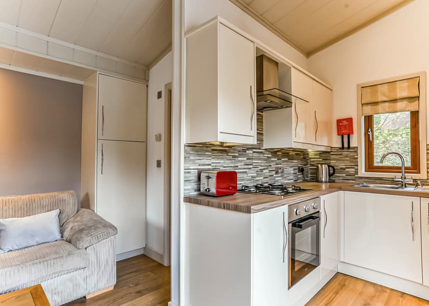 Quail Lodge - Herons Lake Retreat, Caerwys, Flintshire