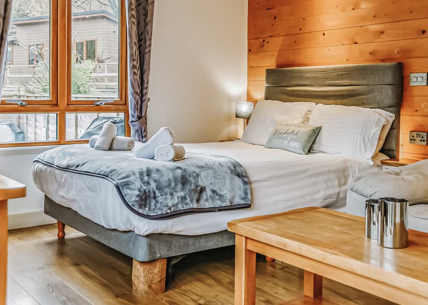 Quail Lodge - Herons Lake Retreat, Caerwys, Flintshire