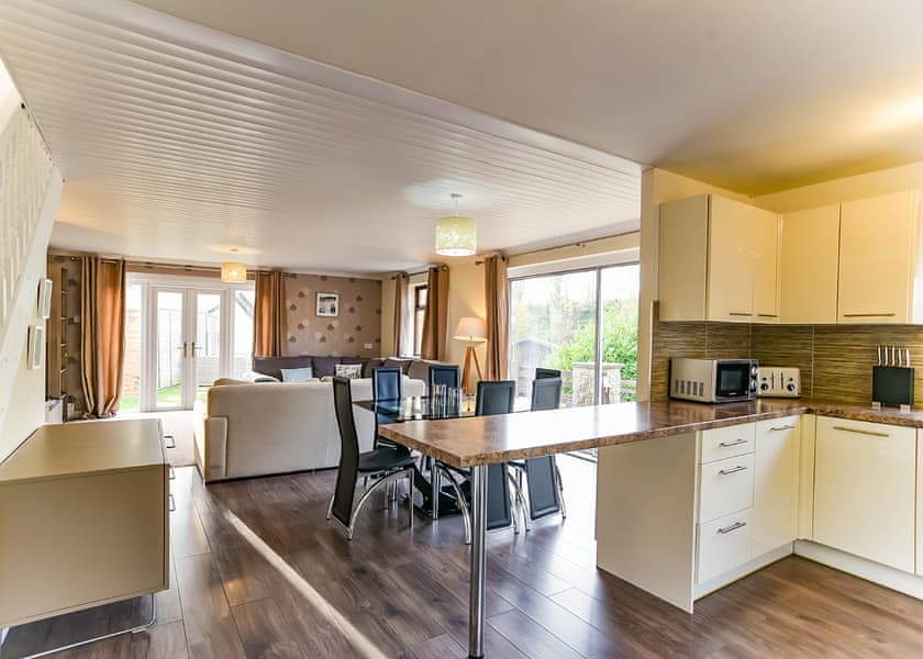 Moorhen Cottage - Herons Lake Retreat, Caerwys, Flintshire