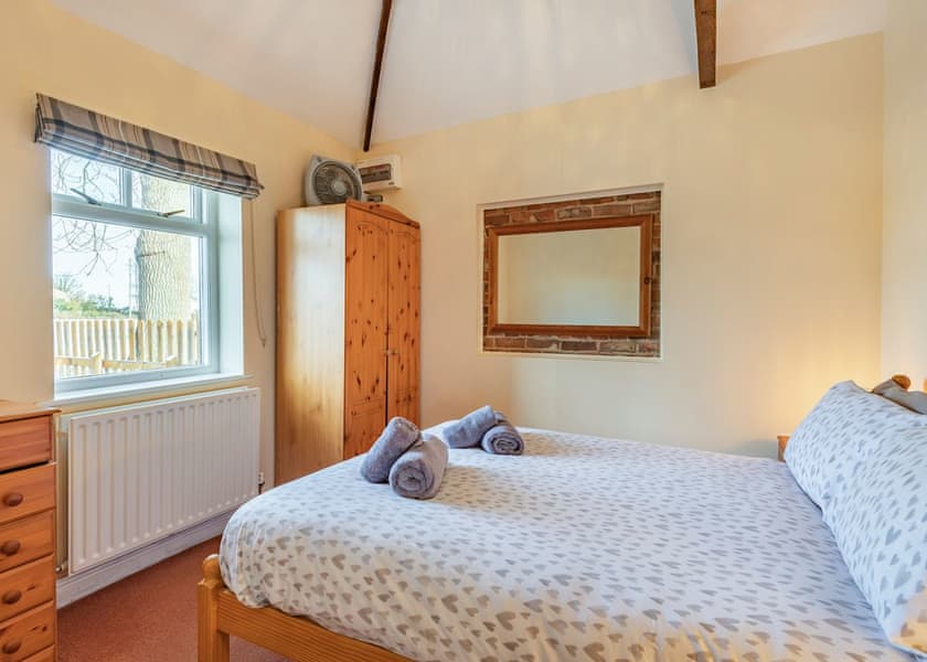 The Cow Shed - Helsey Farm Cottages, Helsey