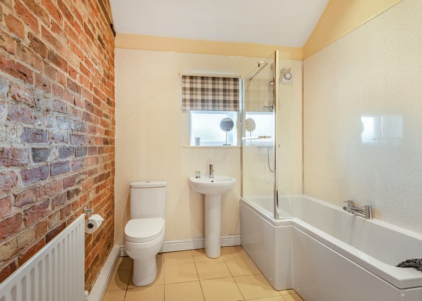 The Cow Shed - Helsey Farm Cottages, Helsey