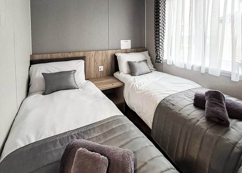 Platinum 6 berth Lodge Hot Tub - Helsey Farm Cottages, Helsey