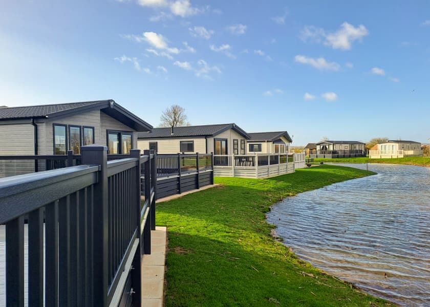 Platinum 4 berth Lodge - Helsey Farm Cottages, Helsey