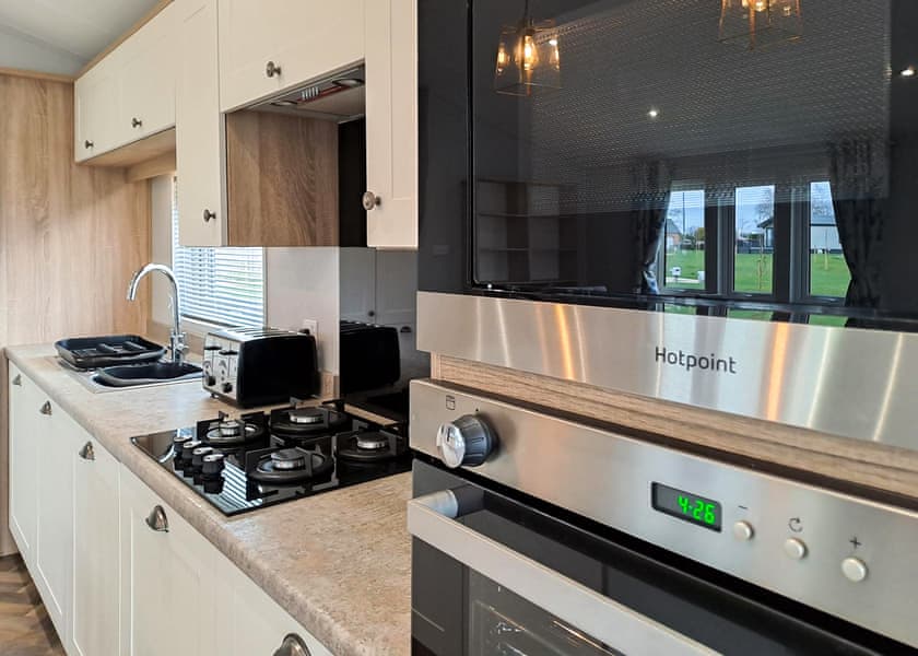 Platinum 4 berth Lodge - Helsey Farm Cottages, Helsey