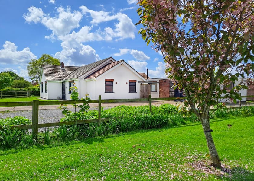 Westfields Bungalow - Helsey Farm Cottages, Helsey