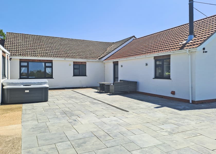 Westfields Bungalow - Helsey Farm Cottages, Helsey