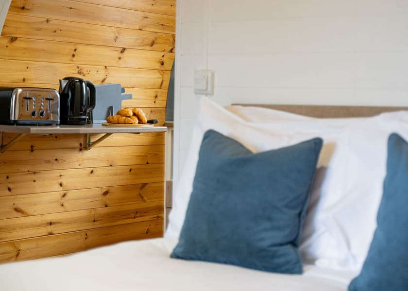 Door Mouse Pod - Henfields Country Retreat, Cannington