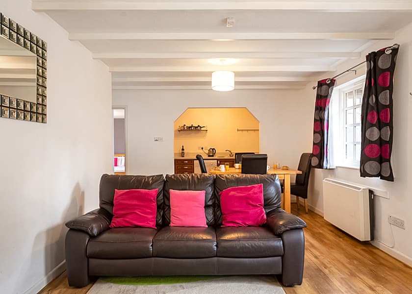 2 Bedroom Cottage - Hengar Manor Country Park, St Tudy, Bodmin