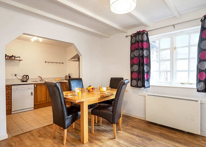 2 Bedroom Cottage - Hengar Manor Country Park, St Tudy, Bodmin