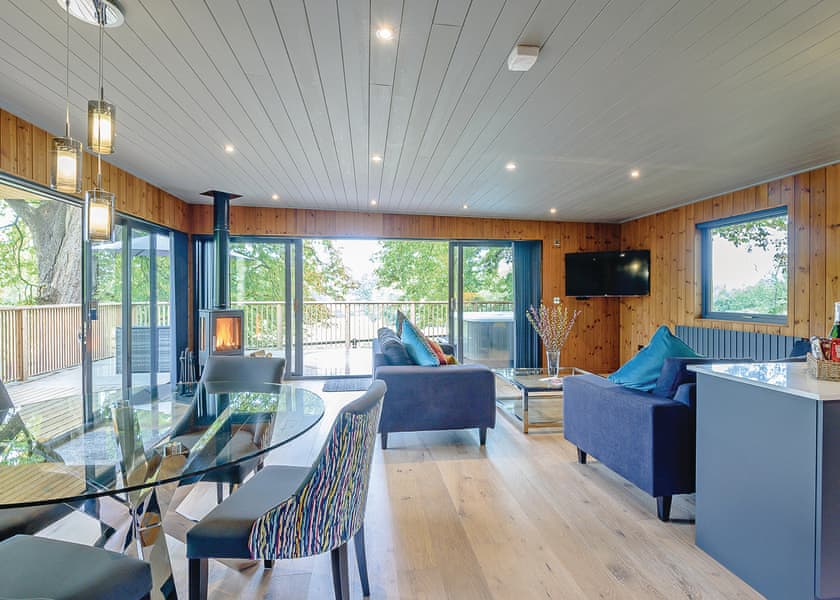 Silver Moon - Henlle Hall Woodland Lodges, Henlle, Nr Oswestry