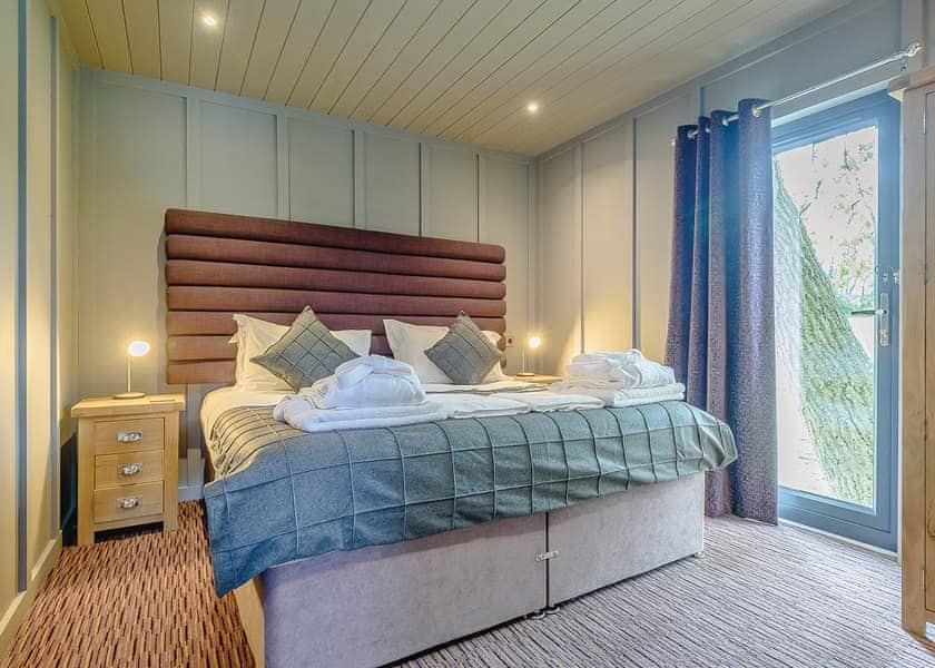 Summer Breeze - Henlle Hall Woodland Lodges, Henlle, Nr Oswestry