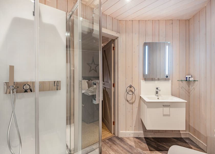 Birchwood Heights Tree House - Henlle Hall Woodland Lodges, Henlle, Nr Oswestry