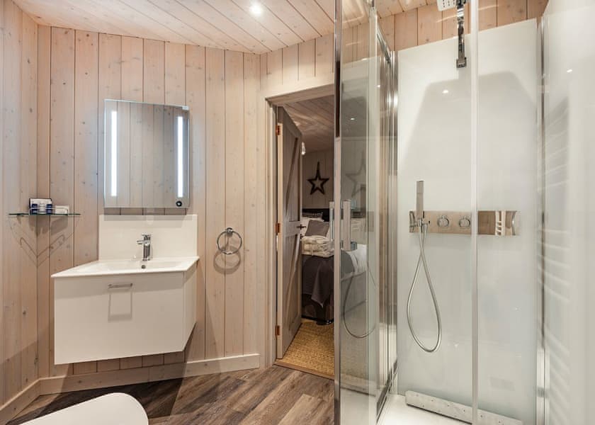 Birchwood Heights Tree House - Henlle Hall Woodland Lodges, Henlle, Nr Oswestry