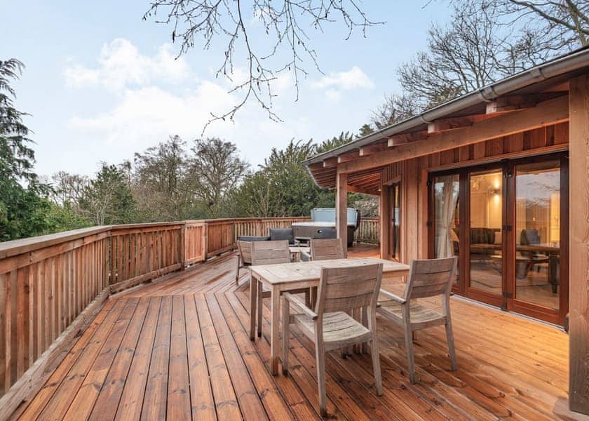 Chestnut Heights Tree House - Henlle Hall Woodland Lodges, Henlle, Nr Oswestry