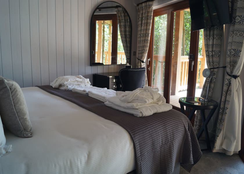 Tree Tops - Henlle Hall Woodland Lodges, Henlle, Nr Oswestry