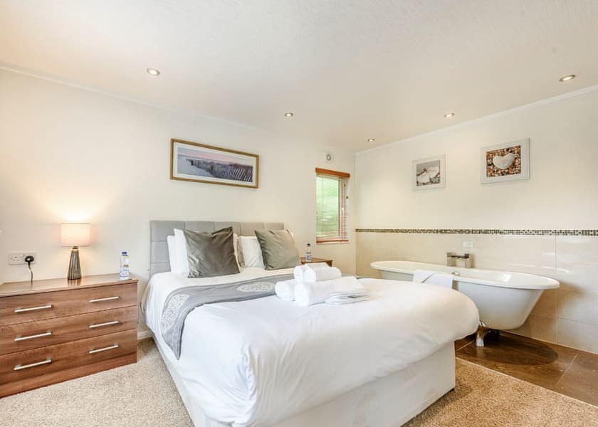 Bay Tree Lodge 2 - Herons Brook Retreat Lodges, Narberth, Nr Tenby