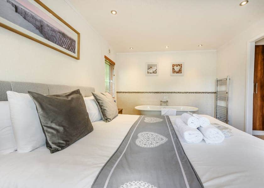 Bay Tree Lodge 2 - Herons Brook Retreat Lodges, Narberth, Nr Tenby