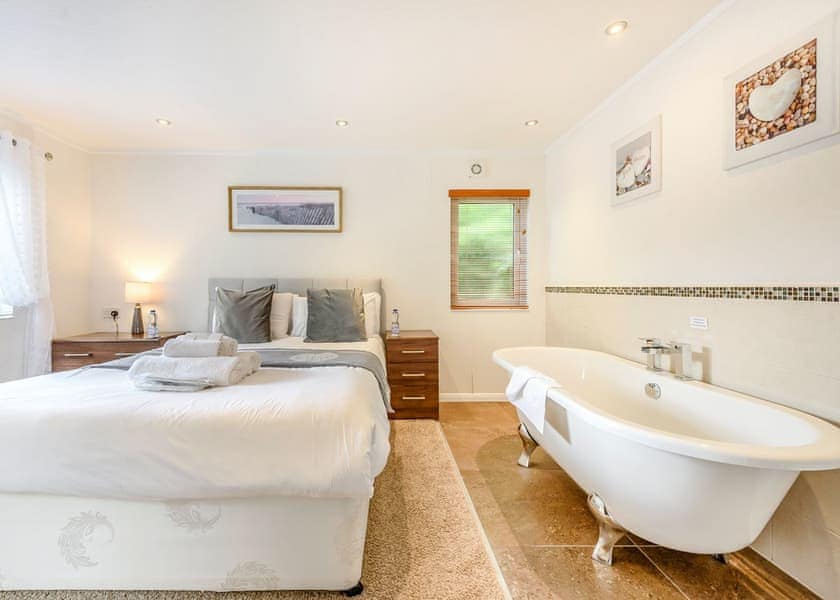 Bay Tree Lodge 2 - Herons Brook Retreat Lodges, Narberth, Nr Tenby