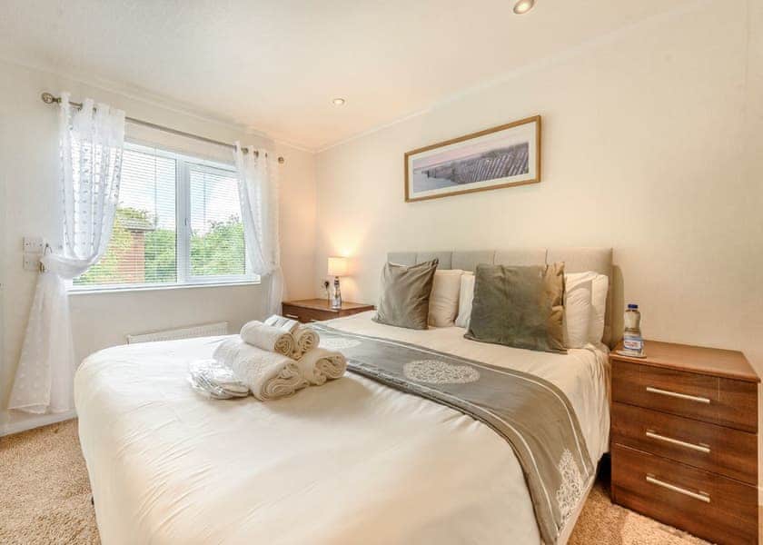 Bay Tree Lodge 2 - Herons Brook Retreat Lodges, Narberth, Nr Tenby